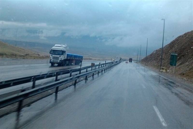 جاده های جنوب کرمان لغزنده است، لزوم احتیاط راننده ها